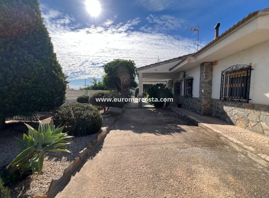 Sale - Country house - Albatera