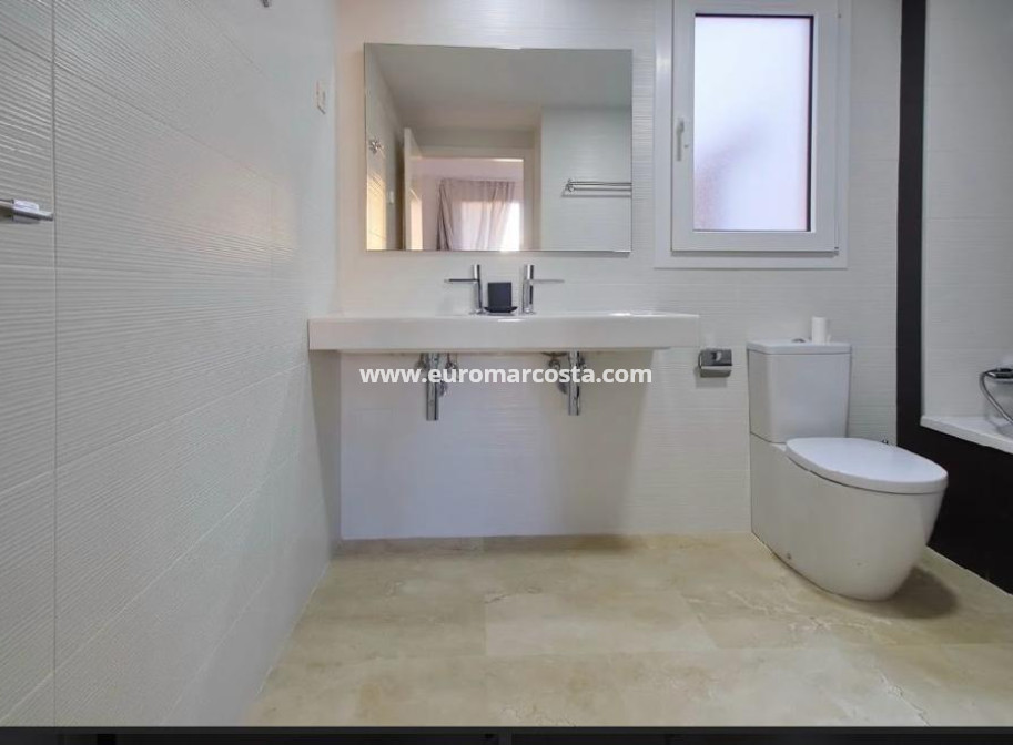 Sale - Apartment / flat - Torrevieja - Orihuela Costa