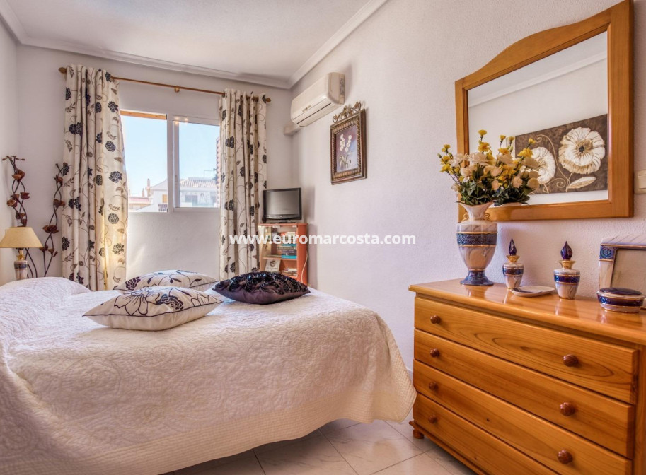 Sale - Apartment / flat - Torrevieja - La Mata