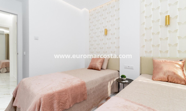 Venta - Bungalow - Torrevieja - Aguas Nuevas