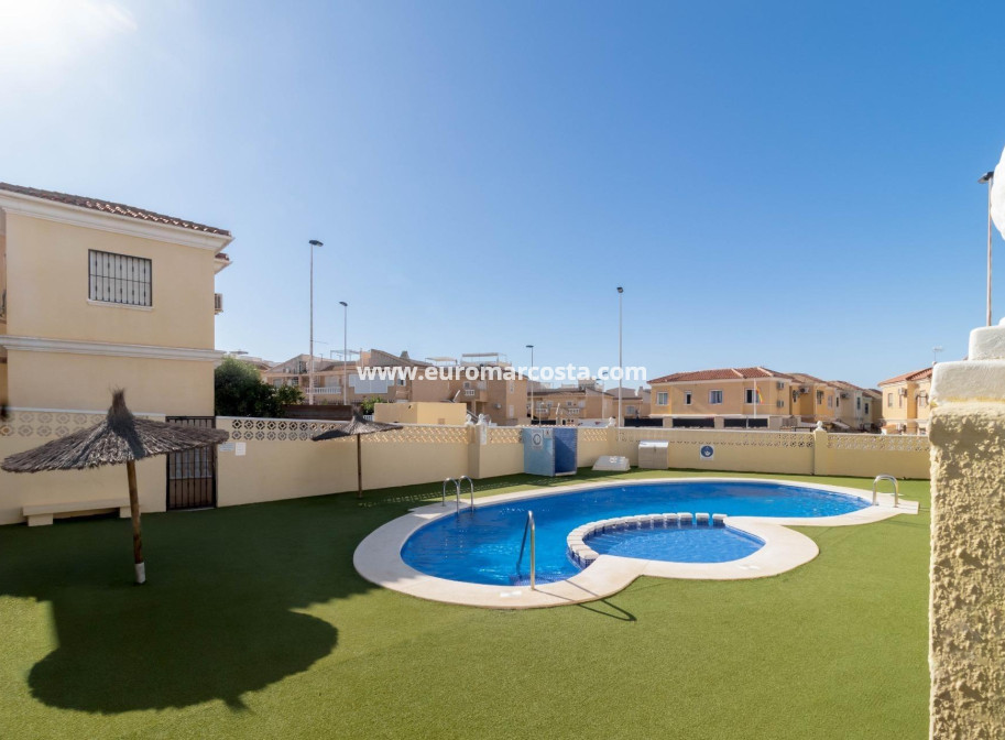 Venta - Bungalow - Torrevieja - Aguas Nuevas