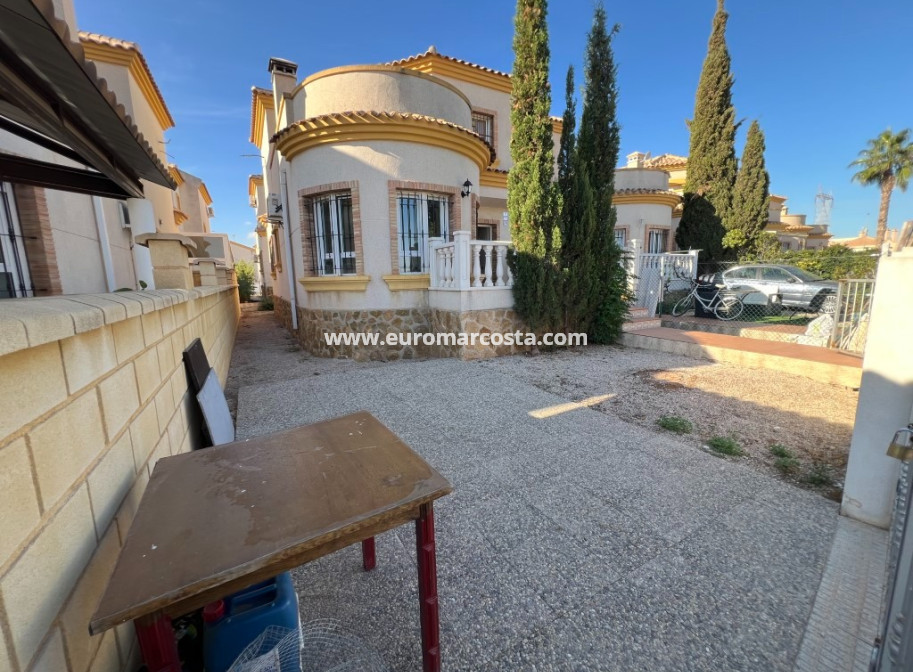 Venta - Chalet - Los Montesinos - La herrada