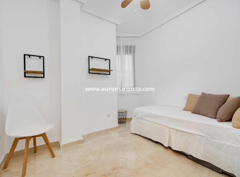 Sale - Apartment / flat - Torrevieja - TORREVIEJA