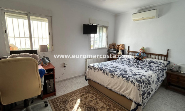 Sale - Detached House / Villa - Ciudad Quesada