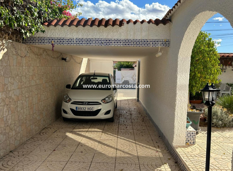 Sale - Detached House / Villa - Ciudad Quesada