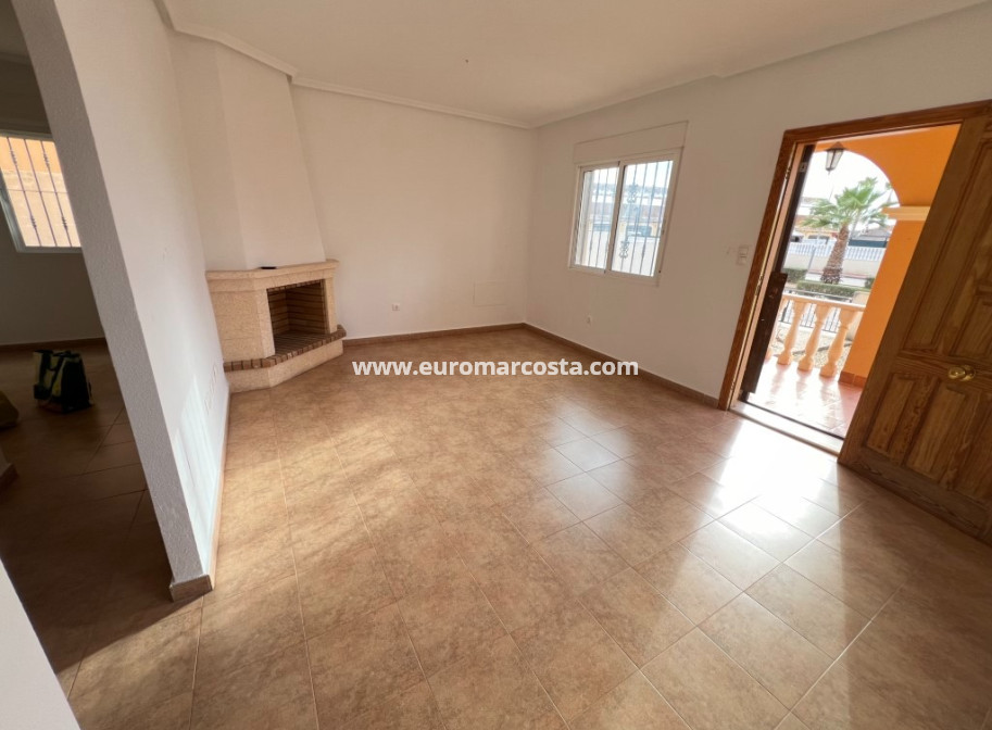 Venta - Chalet - Algorfa