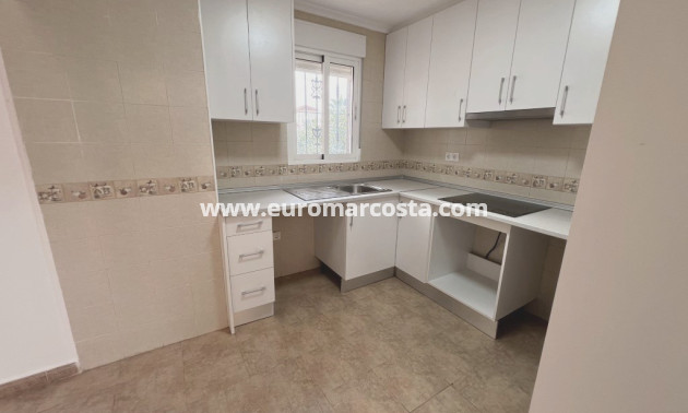 Venta - Chalet - Algorfa