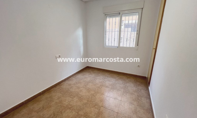 Venta - Chalet - Algorfa