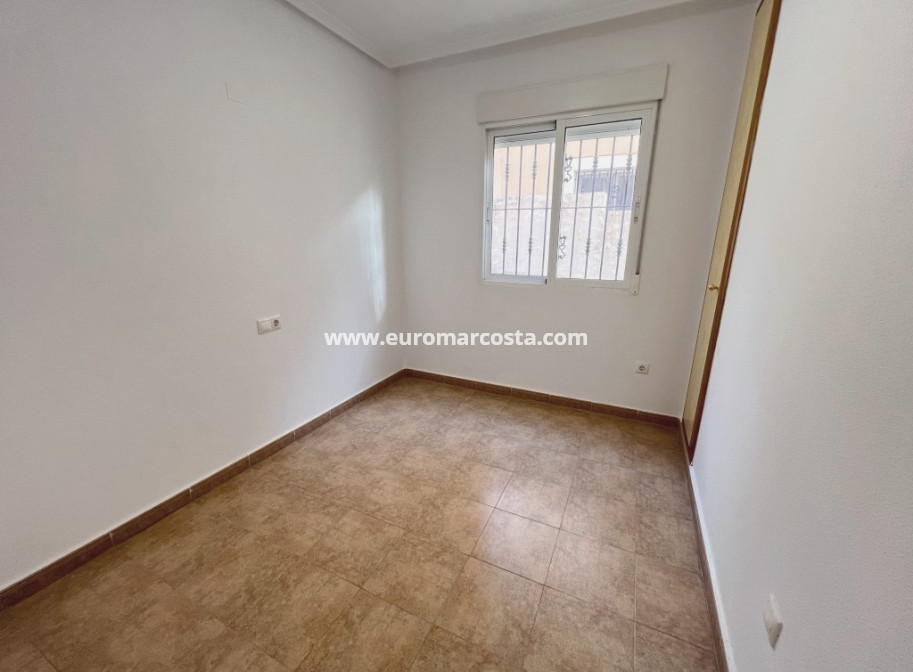 Venta - Chalet - Algorfa