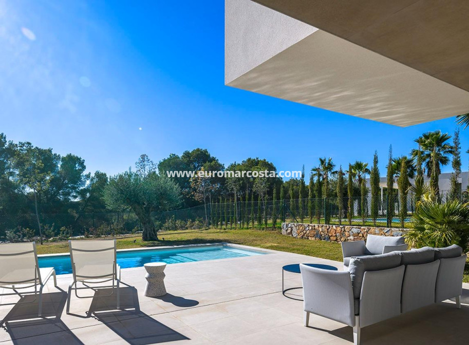 Venta - Villa - San Miguel de Salinas - Las Colinas Golf