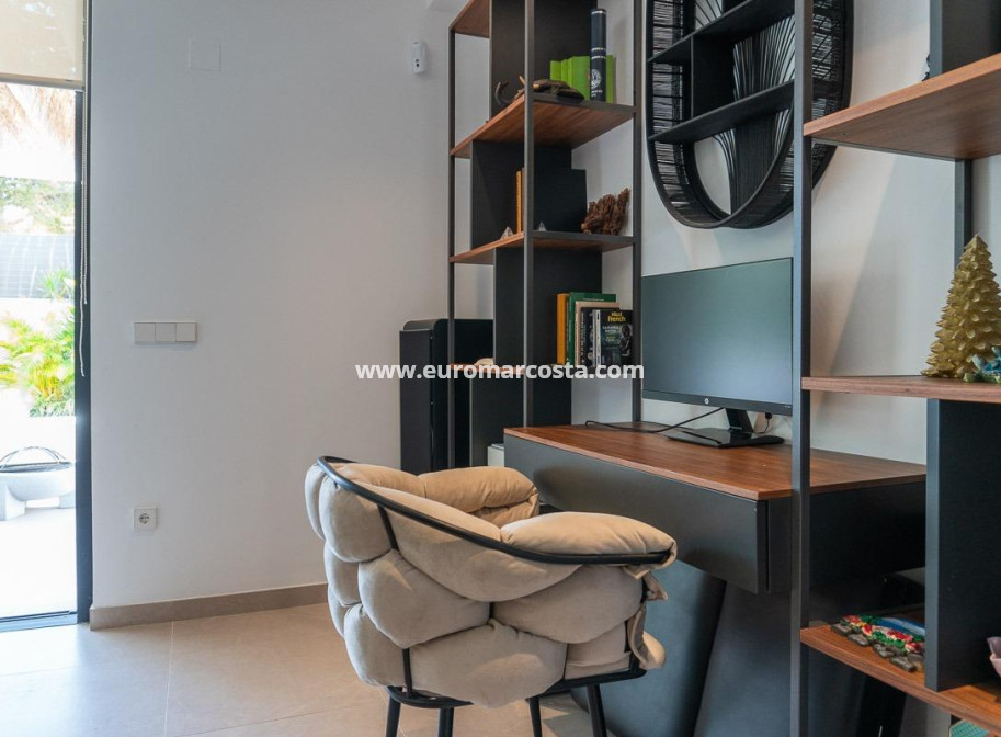 Venta - Villa - Torrevieja - TORREVIEJA