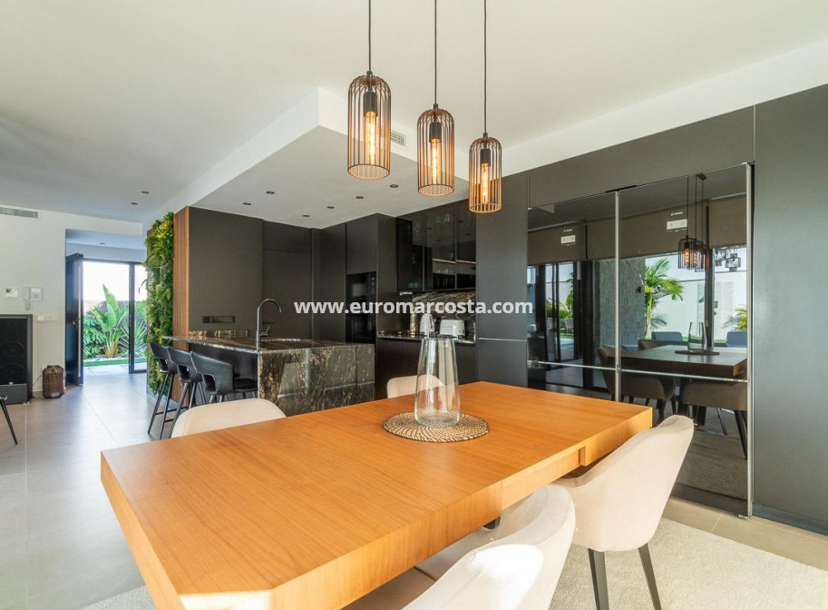 Venta - Villa - Torrevieja - TORREVIEJA