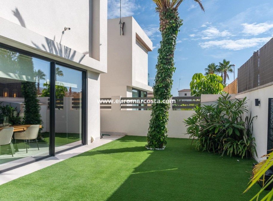 Venta - Villa - Torrevieja - TORREVIEJA