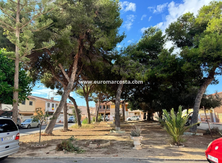 Objekte zum Wiederverkauf - Doppelhaus - Torrevieja - TORREVIEJA