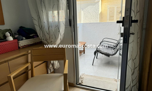Objekte zum Wiederverkauf - Doppelhaus - Torrevieja - TORREVIEJA