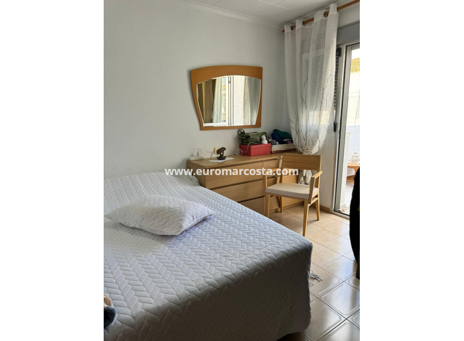 Objekte zum Wiederverkauf - Doppelhaus - Torrevieja - TORREVIEJA