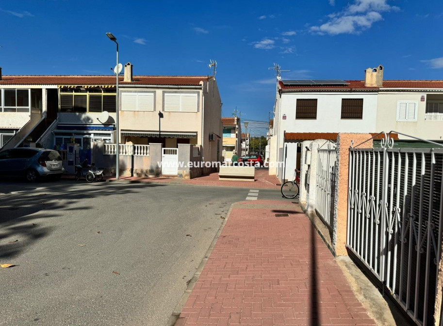 Objekte zum Wiederverkauf - Doppelhaus - Torrevieja - TORREVIEJA