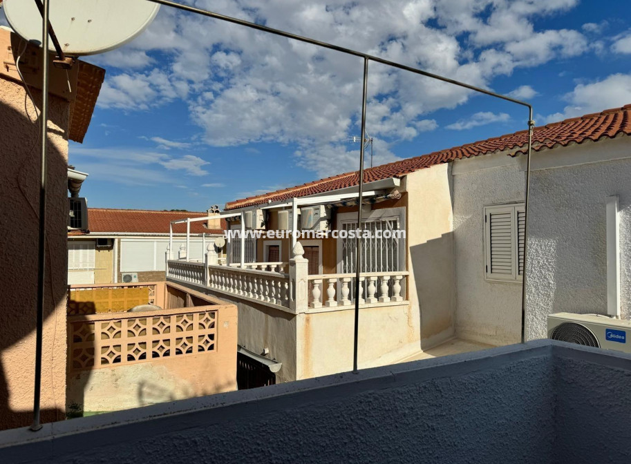 Objekte zum Wiederverkauf - Doppelhaus - Torrevieja - TORREVIEJA