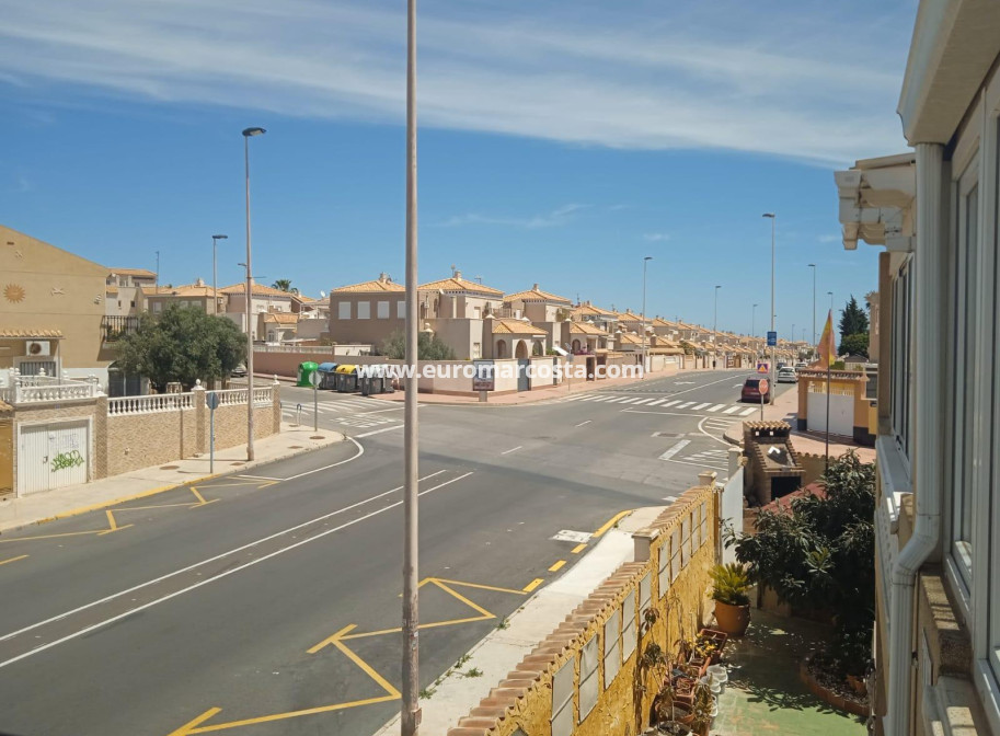 Sale - Bungalow - Torrevieja - Calas blanca