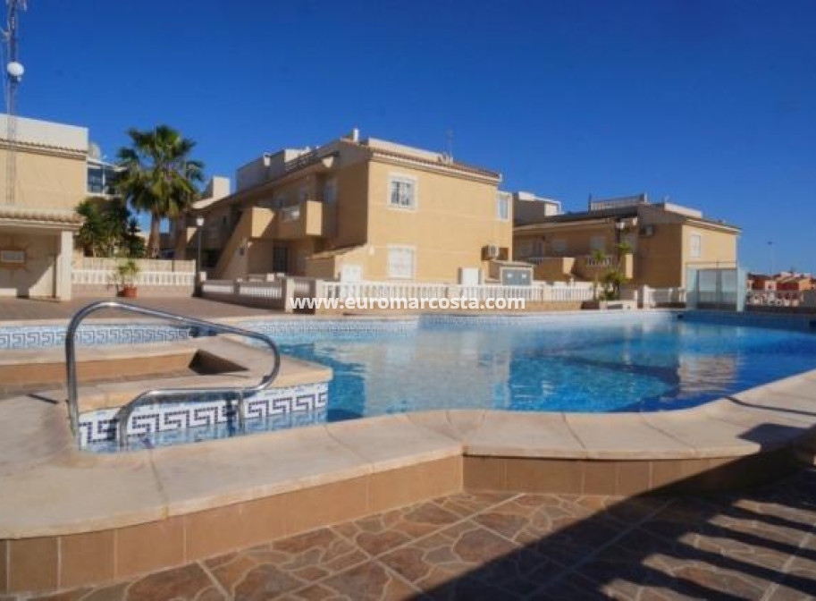 Sale - Bungalow - Torrevieja - Calas blanca