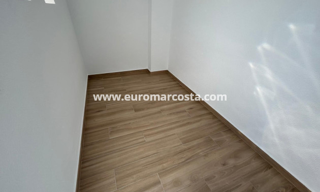 Sale - Townhouse - Torrevieja - TORREVIEJA