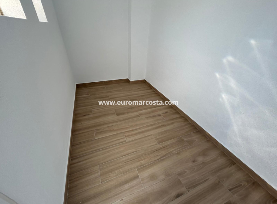 Sale - Townhouse - Torrevieja - TORREVIEJA