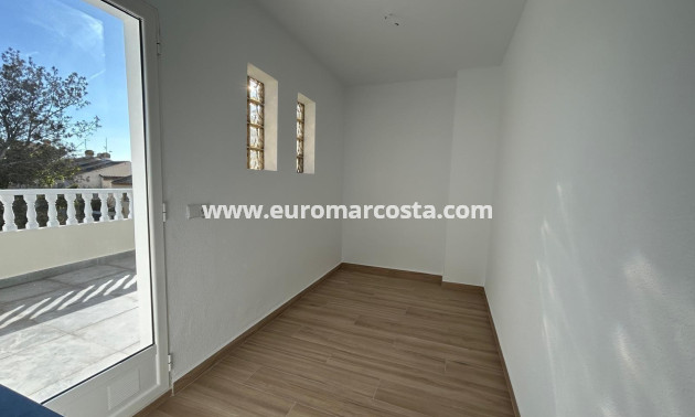 Sale - Townhouse - Torrevieja - TORREVIEJA