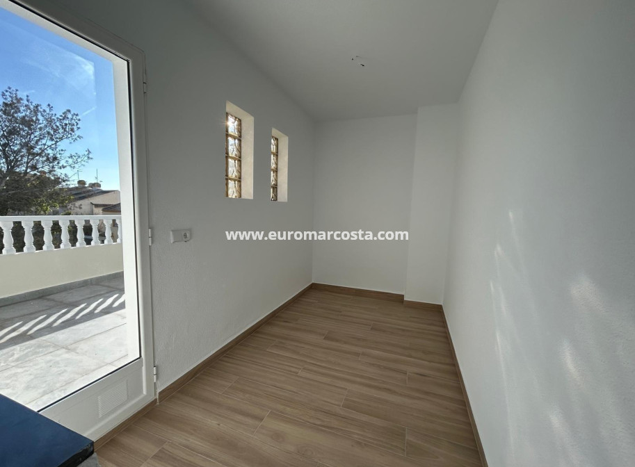 Sale - Townhouse - Torrevieja - TORREVIEJA