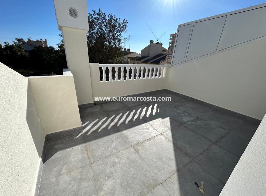 Sale - Townhouse - Torrevieja - TORREVIEJA