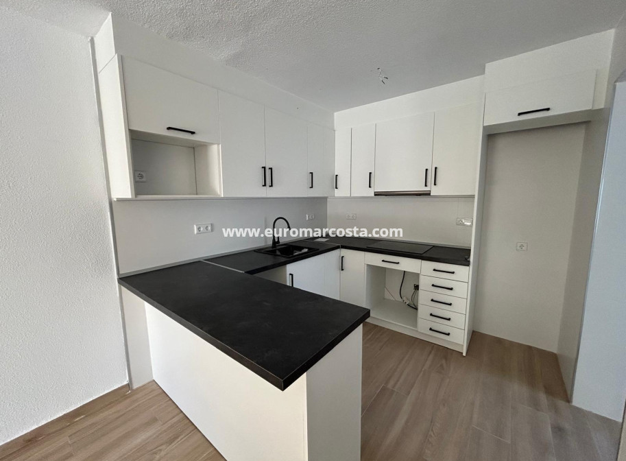 Sale - Townhouse - Torrevieja - TORREVIEJA