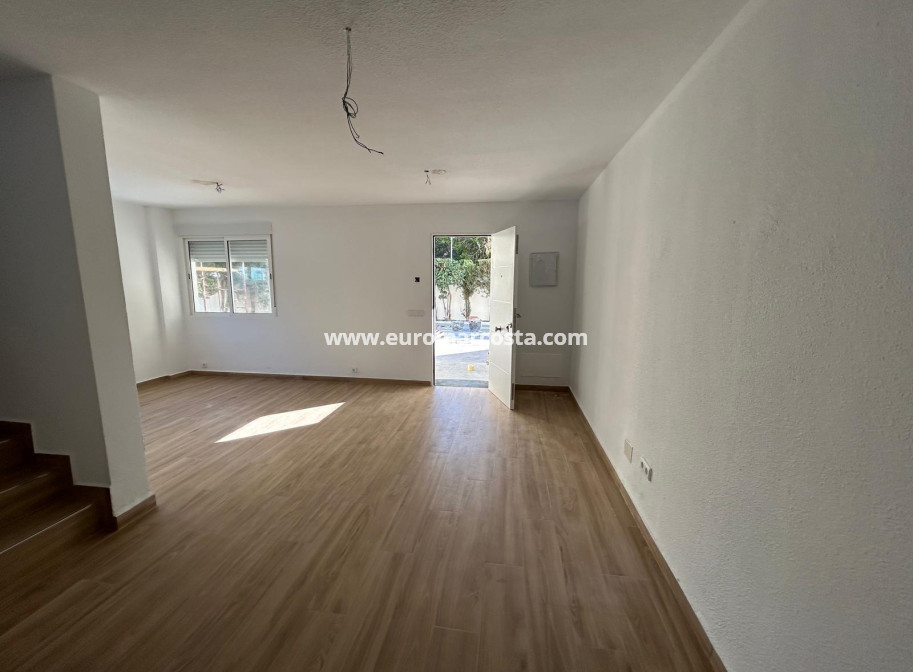 Sale - Townhouse - Torrevieja - TORREVIEJA