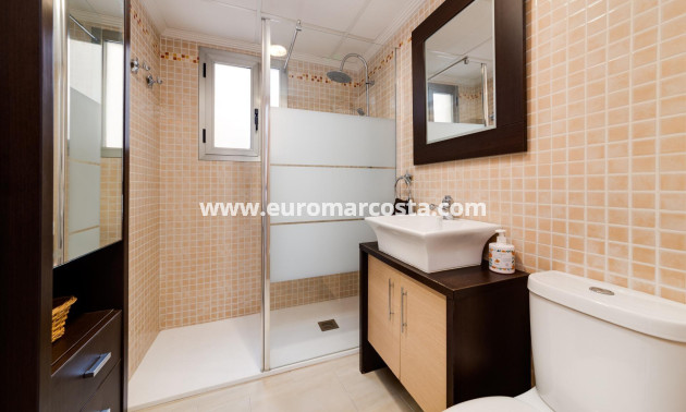 Objekte zum Wiederverkauf - Wohnung - Torrevieja - TORREVIEJA