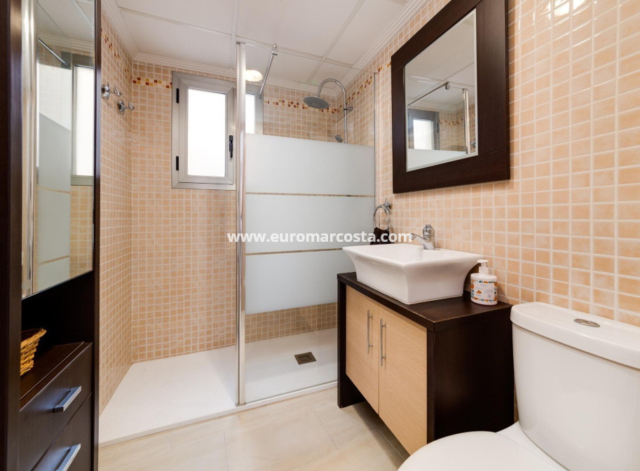 Objekte zum Wiederverkauf - Wohnung - Torrevieja - TORREVIEJA