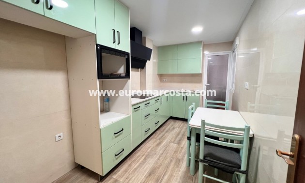 Sale - Apartment / flat - Montesinos