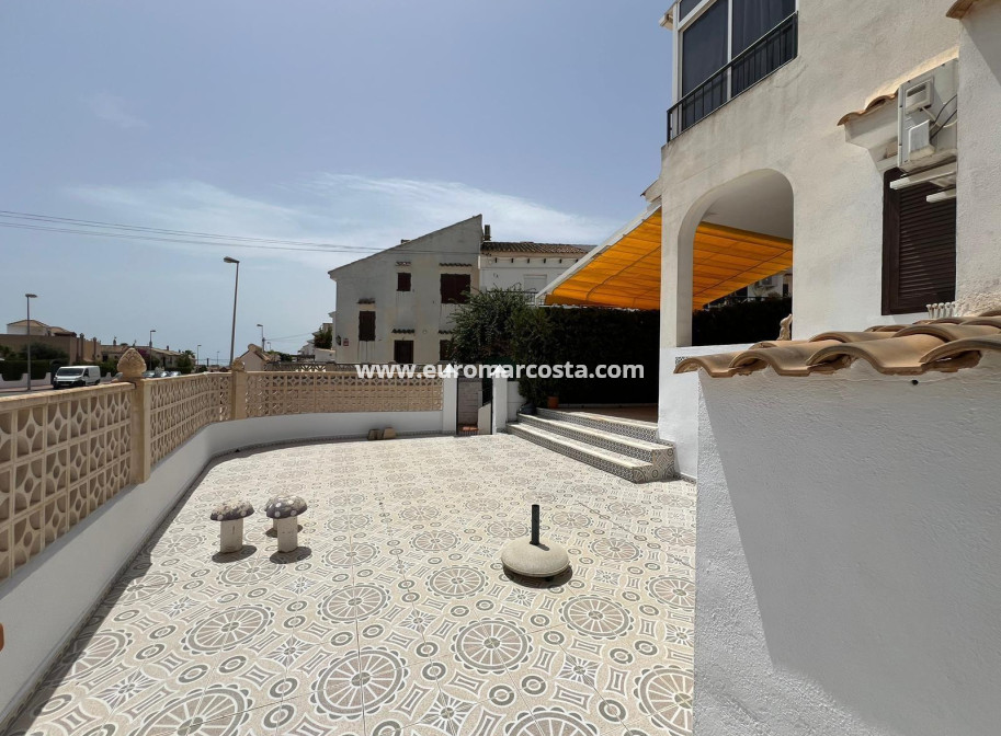 Sale - Bungalow - Torrevieja - Aguas nuevas 2