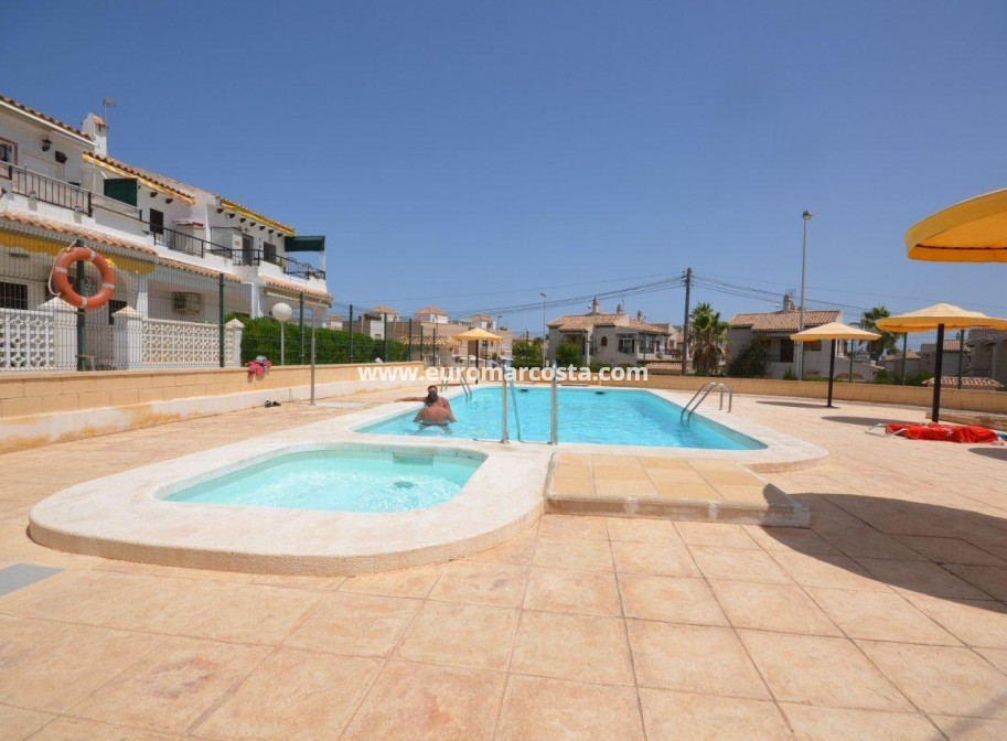 Sale - Bungalow - Torrevieja - Aguas nuevas 2