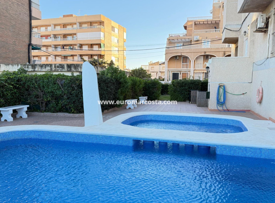 Objekte zum Wiederverkauf - Wohnung - Torrevieja - Orihuela Costa