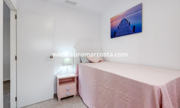 Sale - Apartment / flat - Torrevieja - Aguas Nuevas