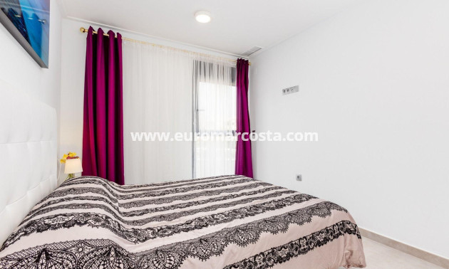 Sale - Apartment / flat - Torrevieja - Aguas Nuevas