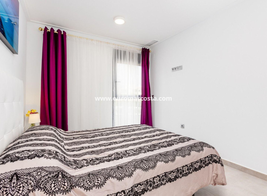 Sale - Apartment / flat - Torrevieja - Aguas Nuevas