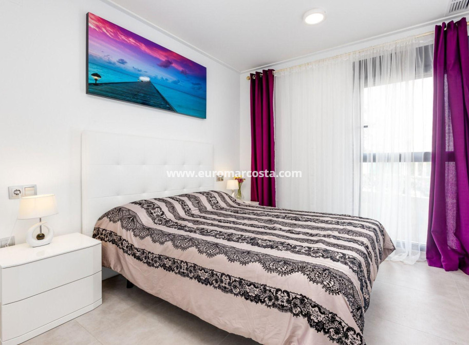 Sale - Apartment / flat - Torrevieja - Aguas Nuevas