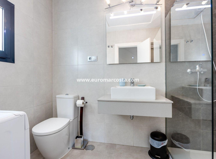 Sale - Apartment / flat - Torrevieja - Aguas Nuevas