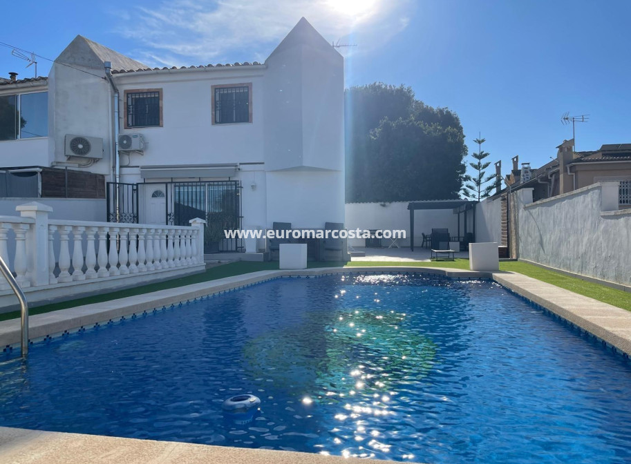 Sale - Villa - Torrevieja - Los Balcones - Los Altos del Edén