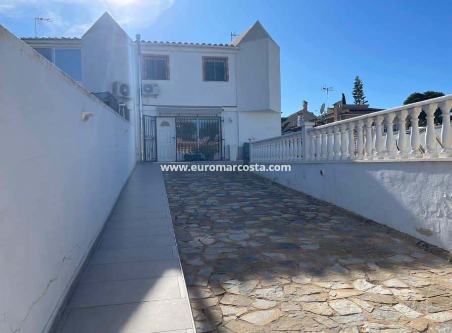 Sale - Villa - Torrevieja - Los Balcones - Los Altos del Edén