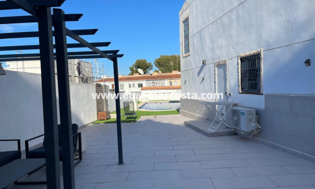 Sale - Villa - Torrevieja - Los Balcones - Los Altos del Edén