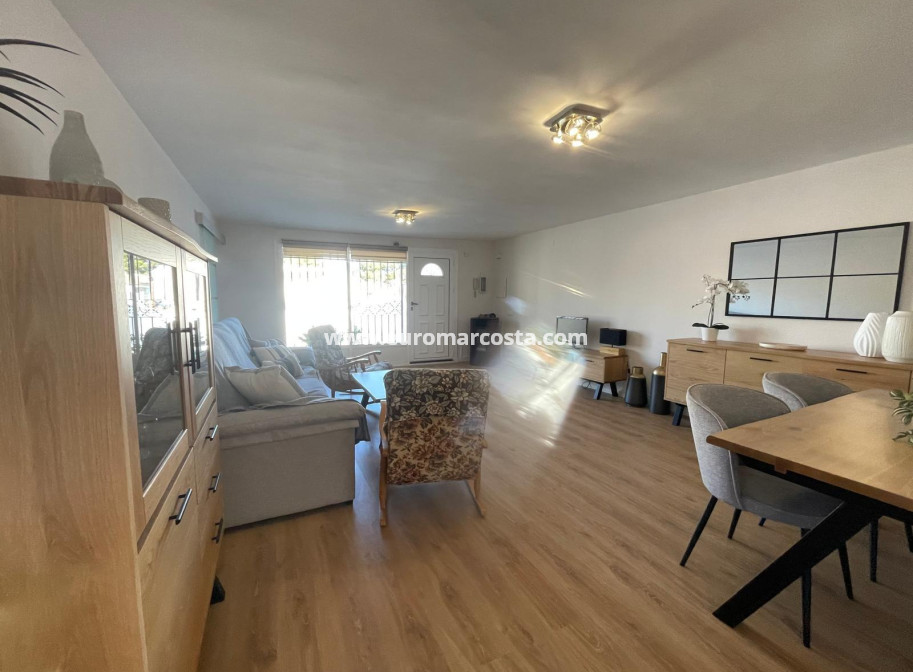 Sale - Villa - Torrevieja - Los Balcones - Los Altos del Edén