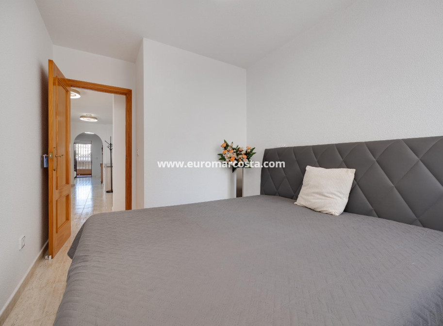 Sale - Apartment / flat - Torrevieja - TORREVIEJA