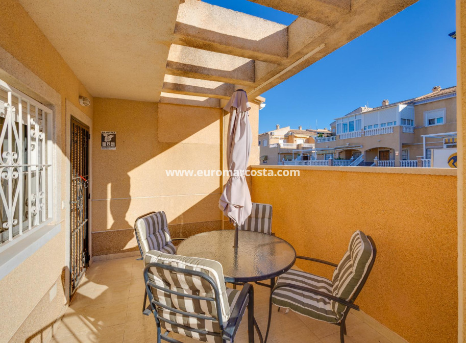 Sale - Chalet - Torrevieja - Pueblo - Centro