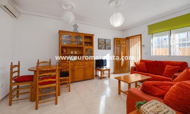 Sale - Chalet - Torrevieja - Pueblo - Centro