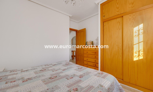 Sale - Chalet - Torrevieja - Pueblo - Centro